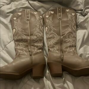 Stylish Tan Western Boots
